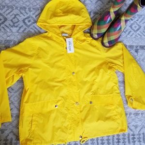 Yellow lightweight womens rain coat Sz XXL- NWT